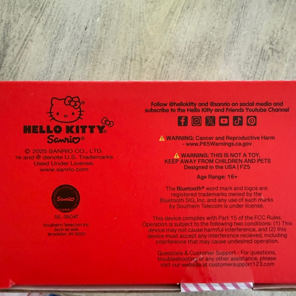 Hello Kitty Bluetooth Wireless Light Up Headphones - Picture 3 of 6